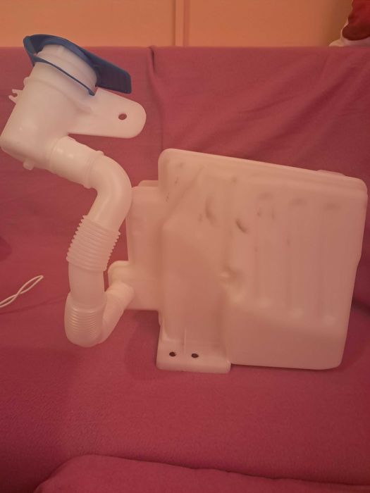 Казанче за течност за чистачки VW Golf 5