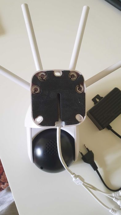 WiFi охранителна камера CloudCam с нощно виждане и 4 антени