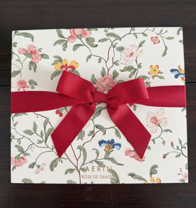 Продаю набор AERIN Rose de Grasse Holiday Gift Set