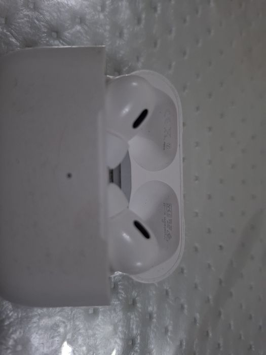 AirPods Pro 2
Несколько царапин, о