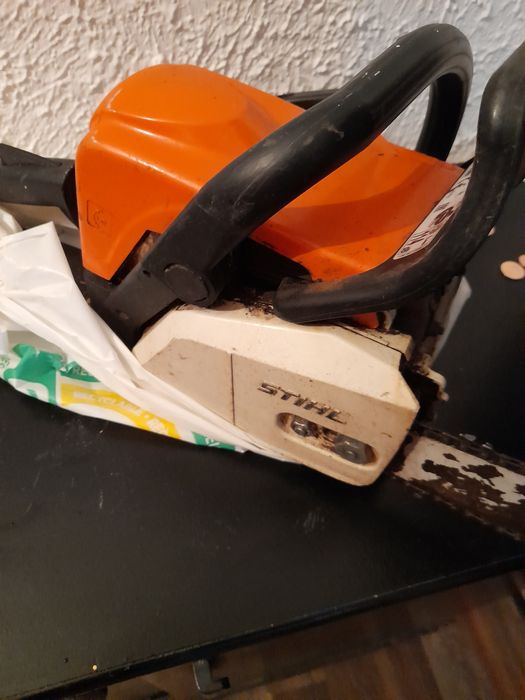 STIHL  MS180 моторен трион