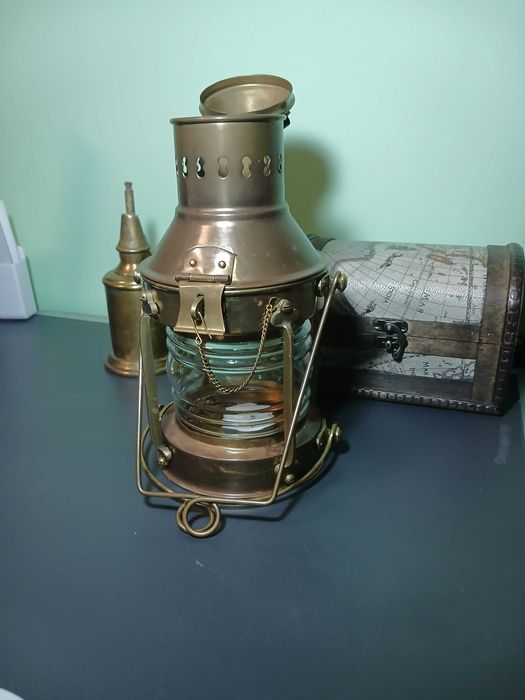 Стар корабен фенер на свещ