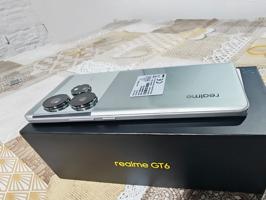 Realme GT 6 Global 12/256 GB, экран с трещиной, читайте описание!