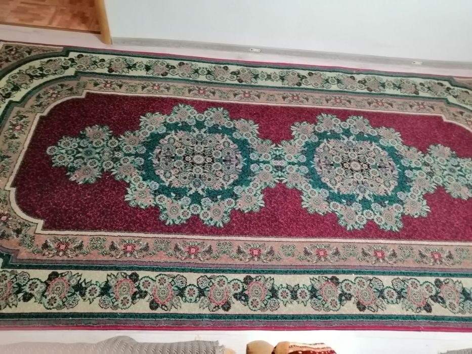 Продаю б/у ковёр