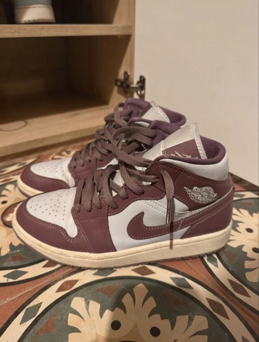Jordan 1 mid, marimea 39