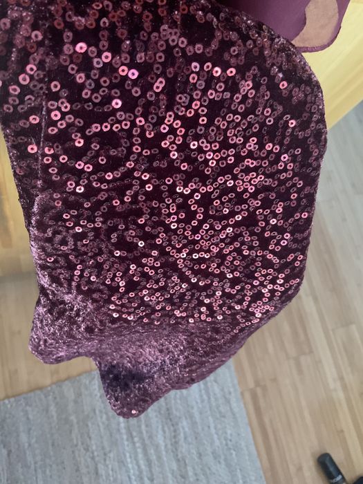 Кадифе,цялата с шити пайети рокля JUNONA,с ръкав пеперуда,размер М