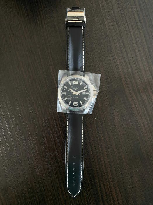 Longines Conquest L3.760.4, новые.
