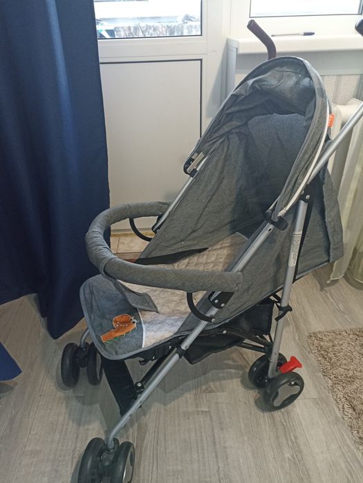 Продам прогулочную коляску трость