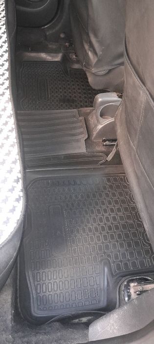 Автомобиль рено логан 2