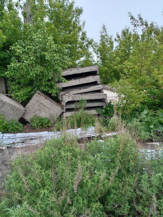 Плиты и блоки бетонные