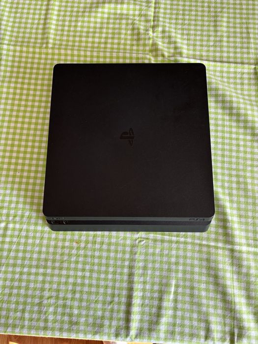 Playstation 4(ps 4) cu 4 controlere si 3 jocuri