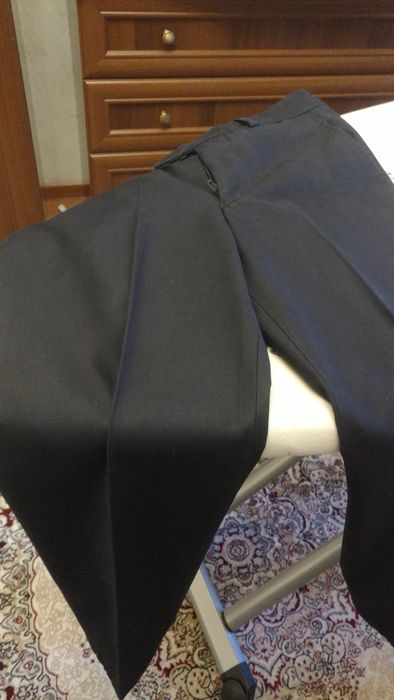 Продам школьные брюки 34 р