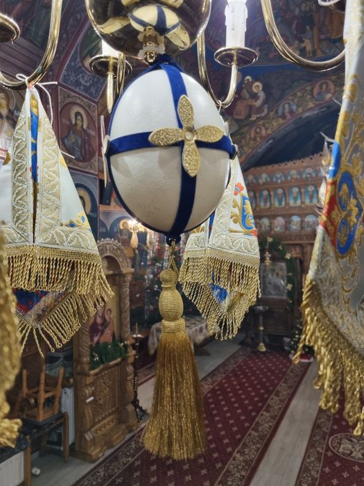 Ou struț policandru