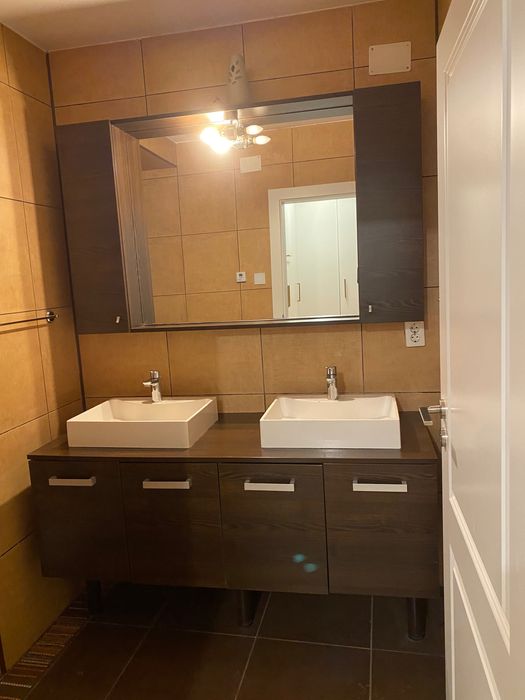 Set mobilier baie cu oglinda si 2 chiuvete si 2 baterii Grohe