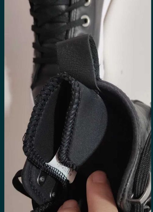 Продавам оригинални кецове Converse,  естествена кожа