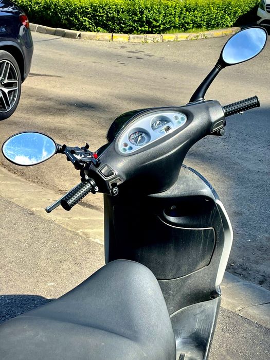 Scuter piaggio fly 50