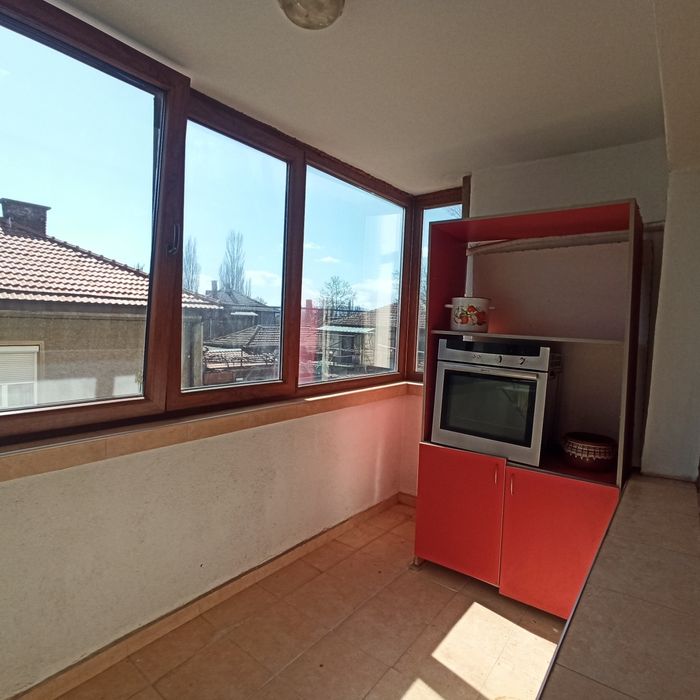 Агенция Селект предлага разкошен,светъл четиристаен апартамент,монолит