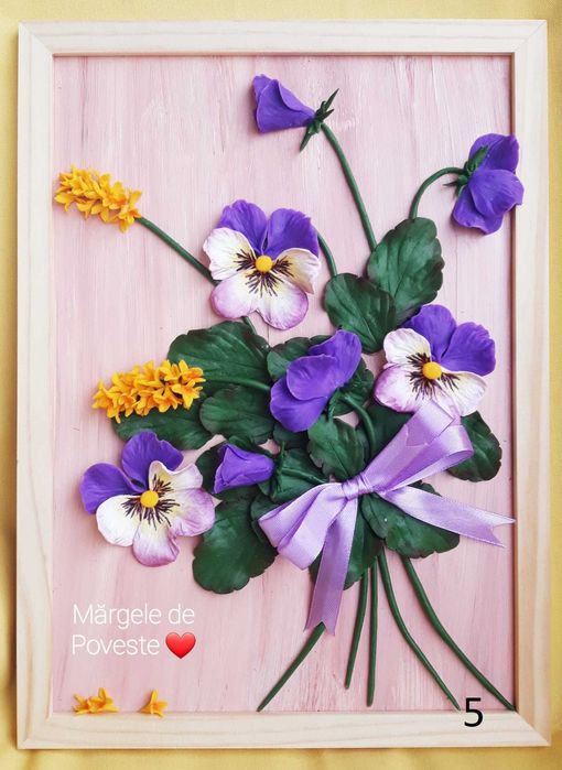 Compoziții florale din porțelan rece