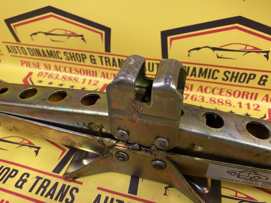 Cric auto original Volvo V40 S40 99-04 cod produs OEM 30856182