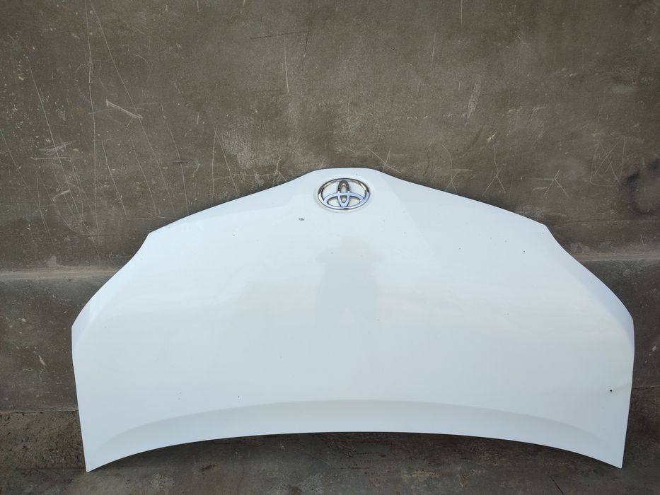 Toyota Sienna капот