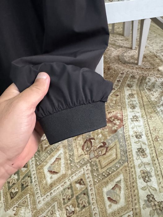 Продам куртку, ветровку Karllagerfeld