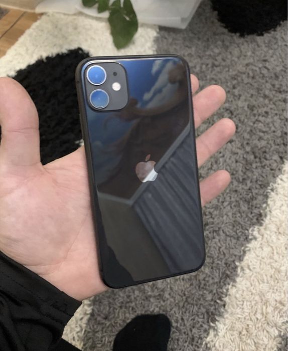 Продам телефон Айфон 11