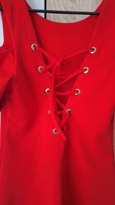 Официална червена рокля