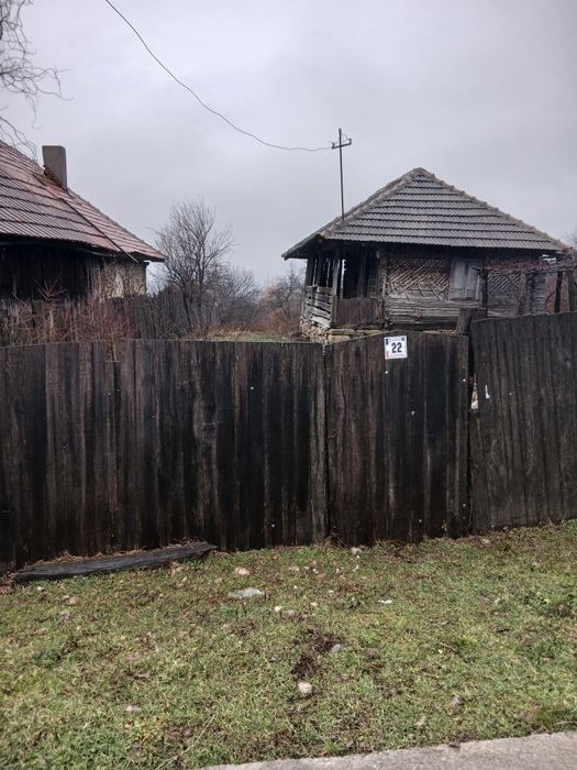 Vând casa batraneasca