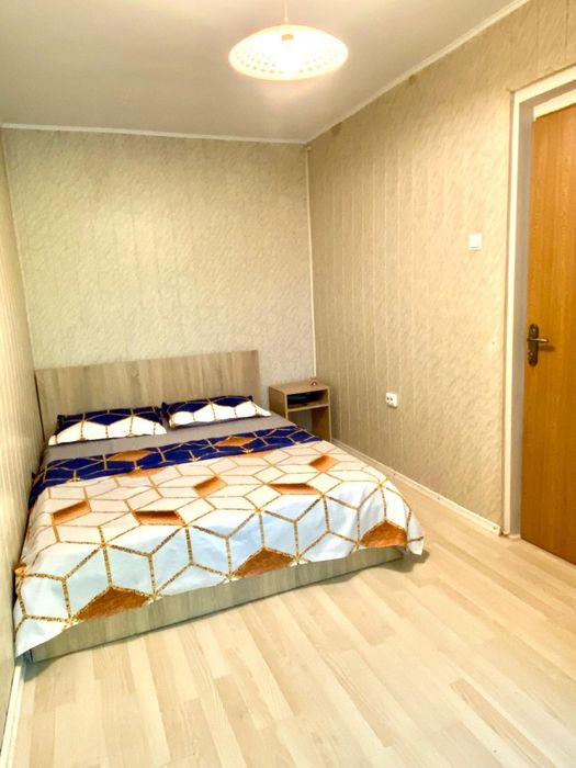 Închiriez apartament cu 2 camere, parter