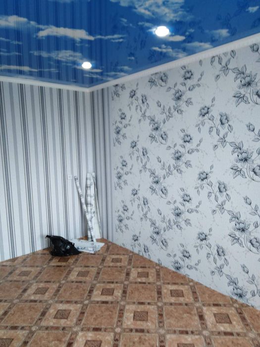 Поклейка обоев.Косметический  ремонт квартир.