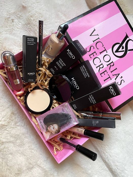 KIKO milano nabor 200000

  nabor:
 1. pamada
 2. podvodka