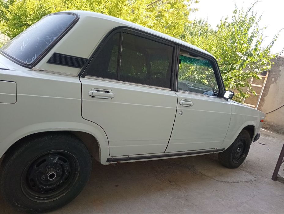 Vaz 2107 sotiladi
