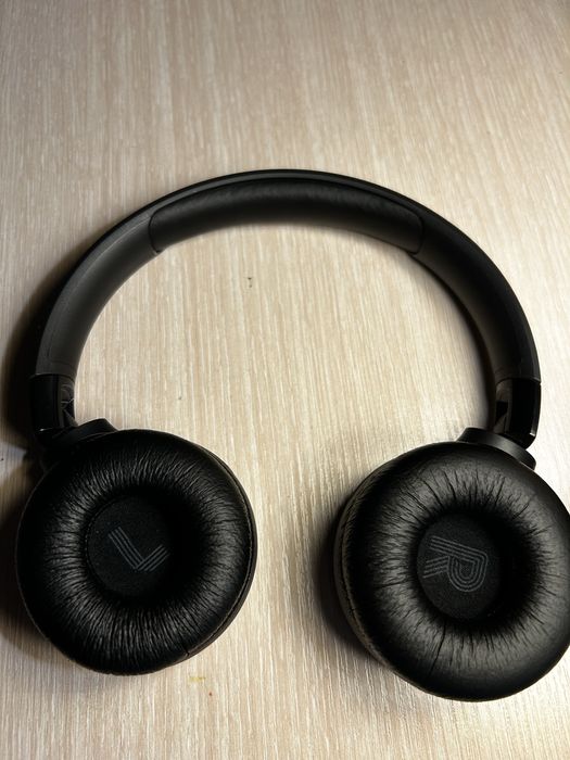 Наушники JBL.