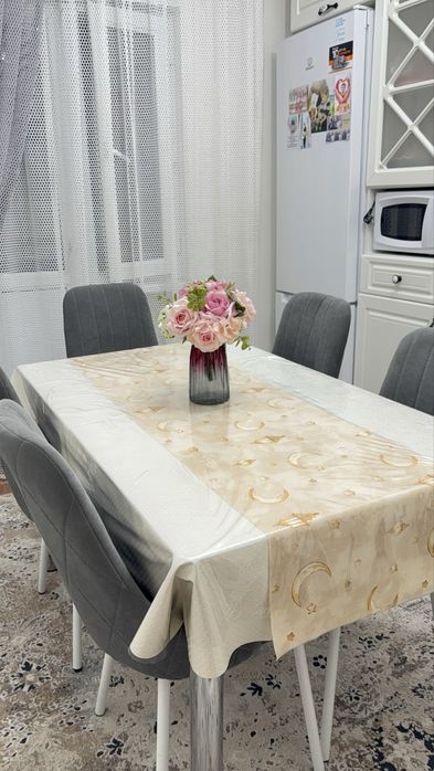 Срочно продам стол с стульями