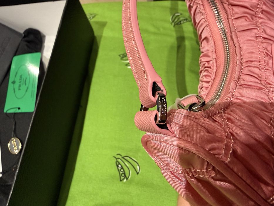 Чанта Prada Re-Edition