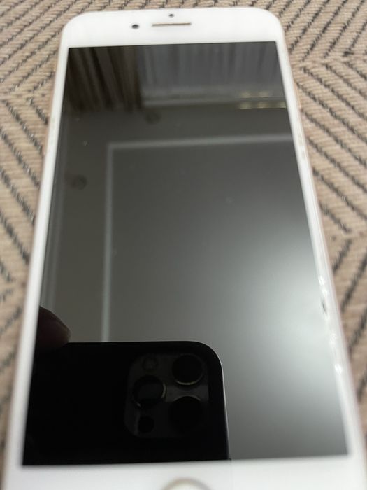 Продам Apple Iphone 8