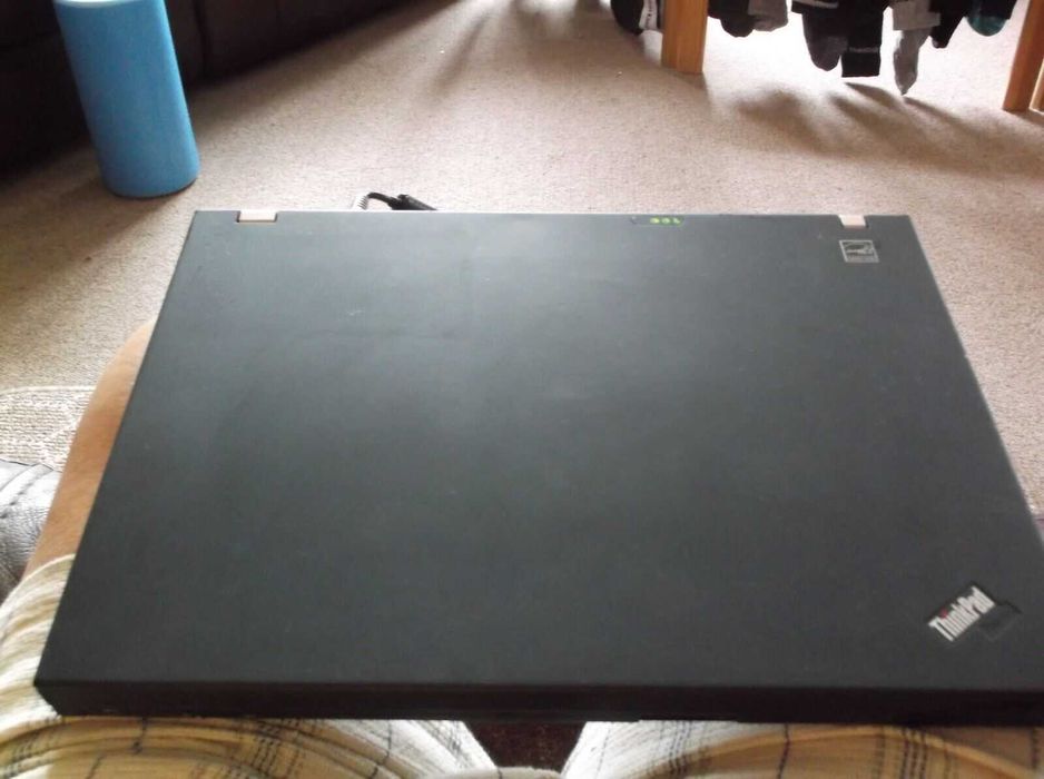 Продавам Лаптоп LENOVO Т61 за части