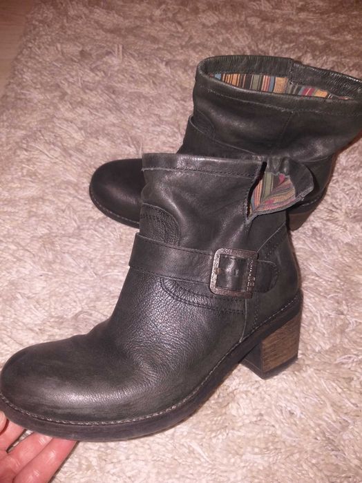 Botine damă din piele naturală  cu cataramă . FELMINI