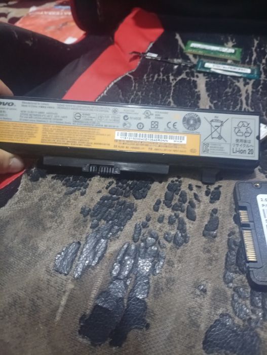 Vând piese de laptop nu vine prin courier venit la poarta