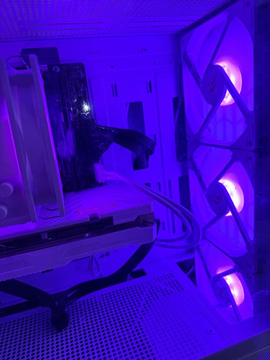 Белый игровой компьютер RX5600