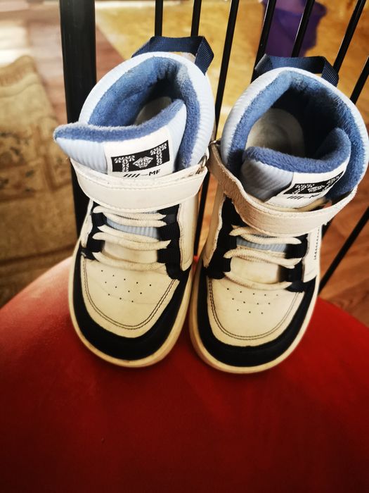 Продам ботинки для мальчика 27 размер