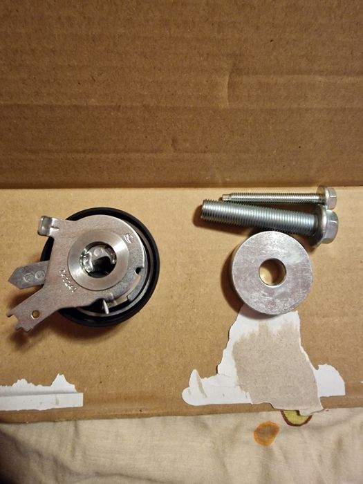 Kit distributie KP35675XS, nou,  cu factura de la Unix