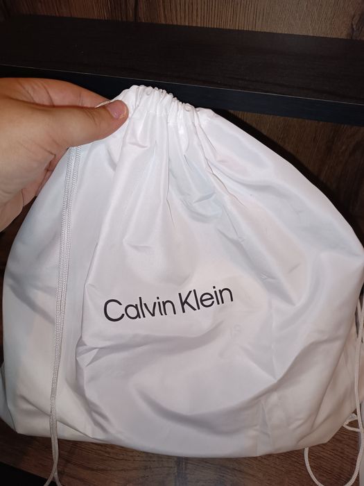 Оригинална  бежова чанта Calvin Klein Jeans