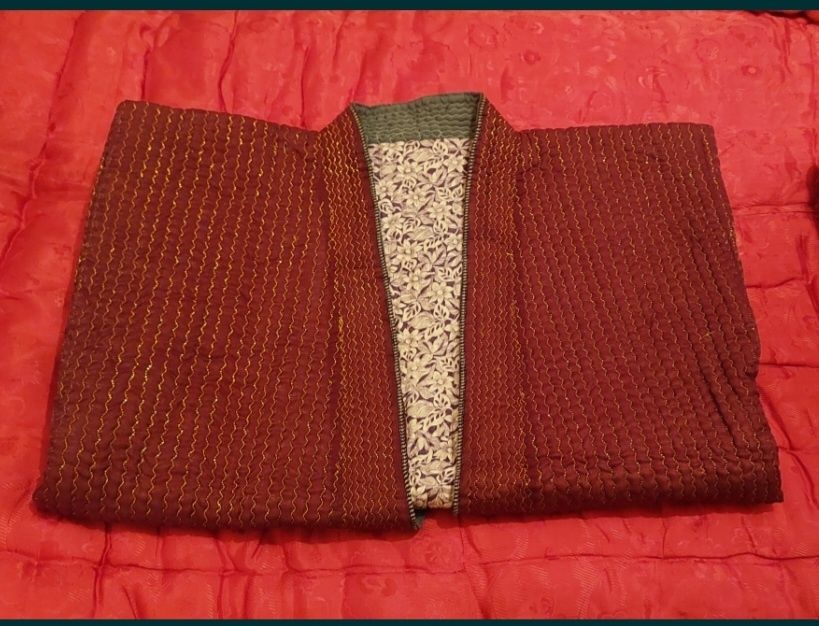 Национальный  чапан бардового цвета ,золотошвейные