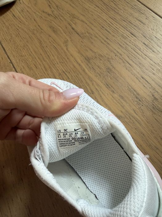 Adidasi Nike marimea 26