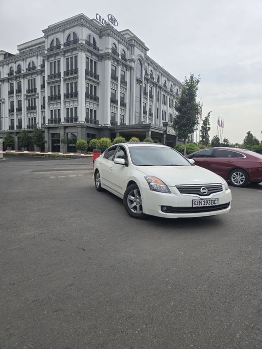 Nissan Altima sotiladi. Propani bor.