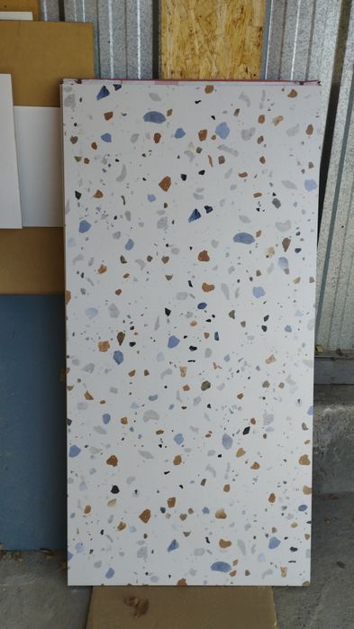 Продам кафель новый.