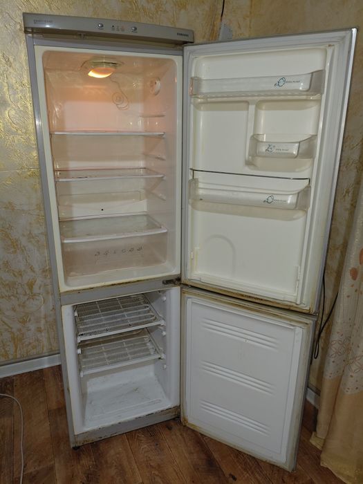 Холодилниктер сатылады 3 шт бар