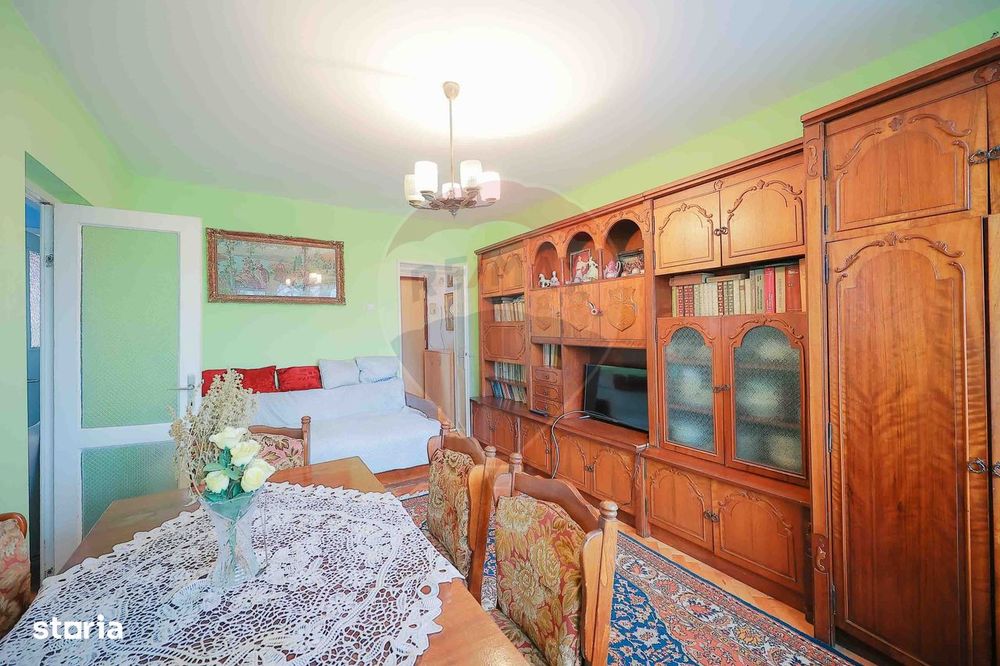 Apartament cu 3 camere, de vânzare în zona Rogerius
