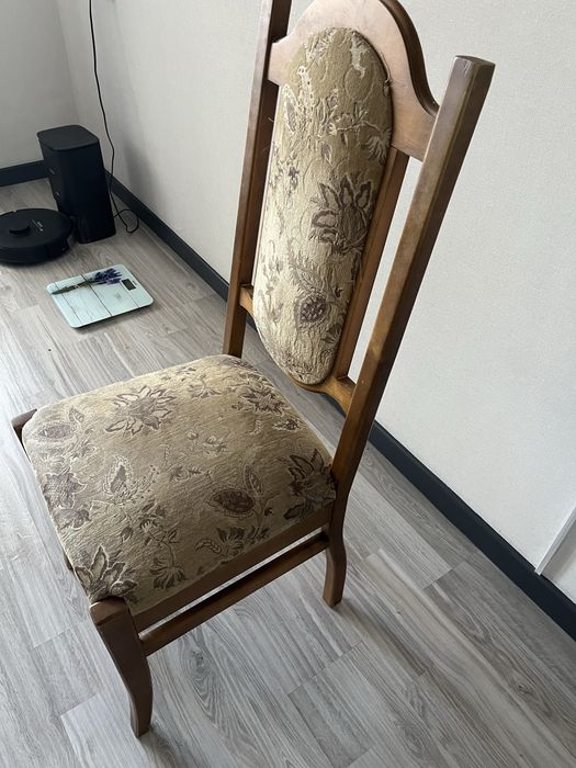 Продам б/у деревянные кухонные стулья